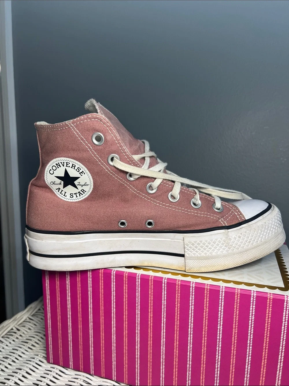 Converse Chuck Taylor Sneaker - Picture 2 of 13